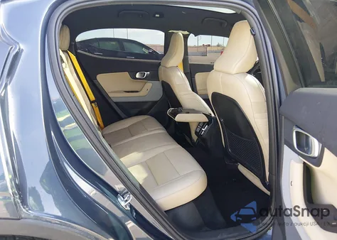 2022 Polestar 2 Long Range Dual Motor z USA, uszkodzony, nr VIN LPSED3KA1NL077878